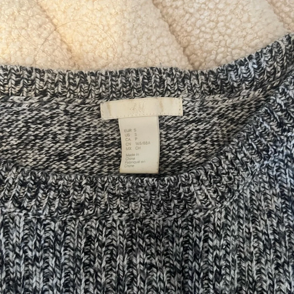 H&M Sweater - Picture 2 of 3